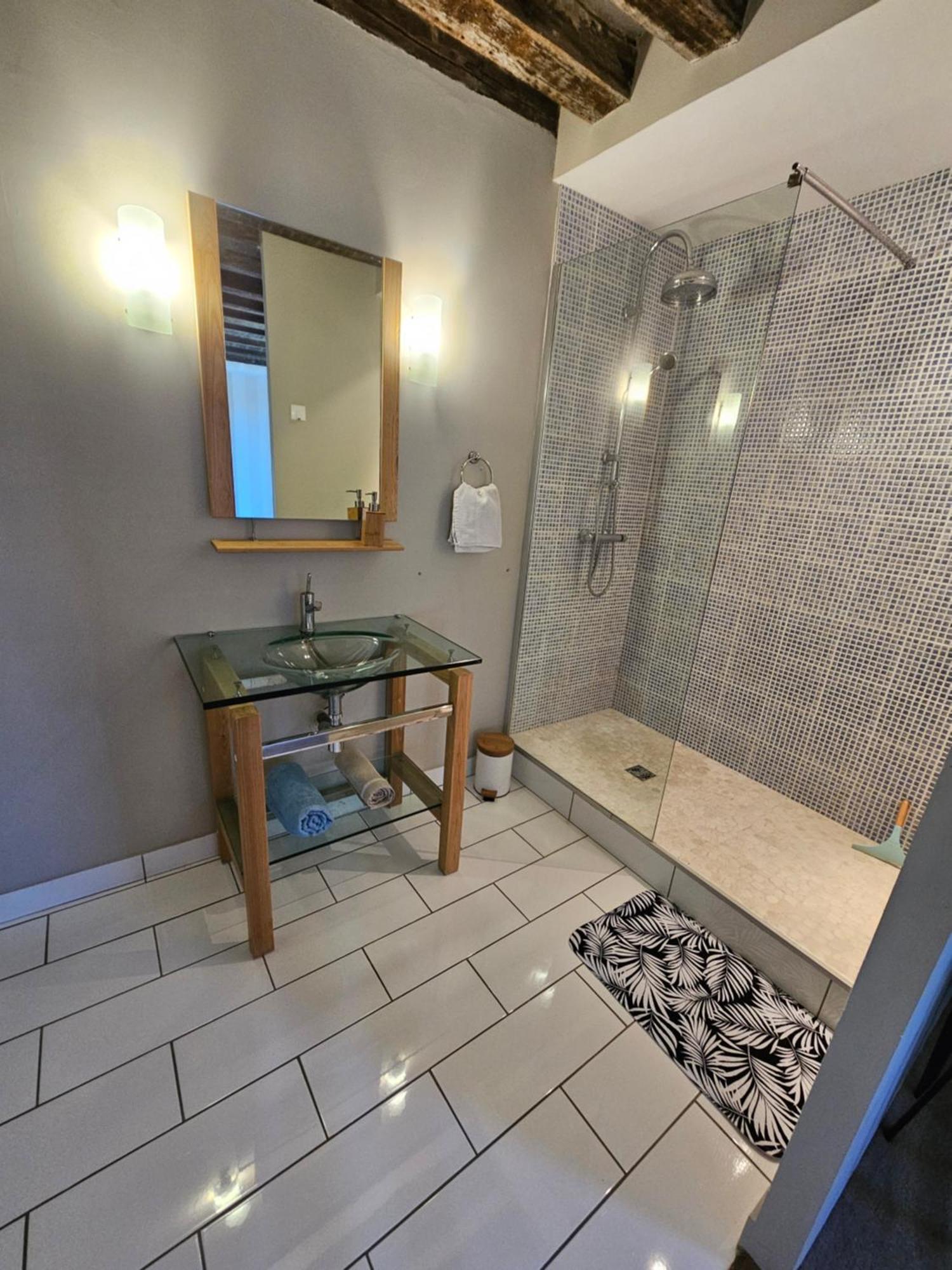Chambre Avec Salle De Bain Hotel Donzy Exterior foto